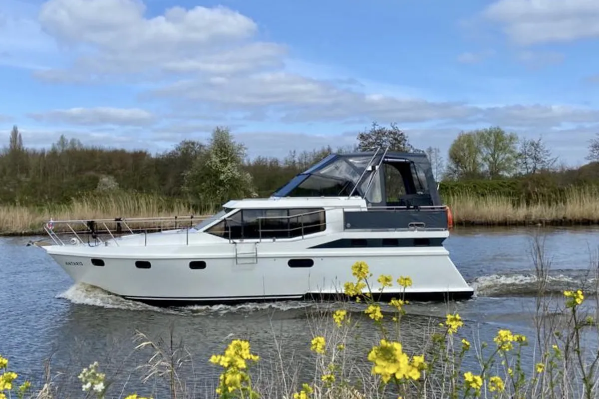 Exterior view of Antaris, a Vri-Jon Contessa 37 motorboat at Heukelum, Netherlands