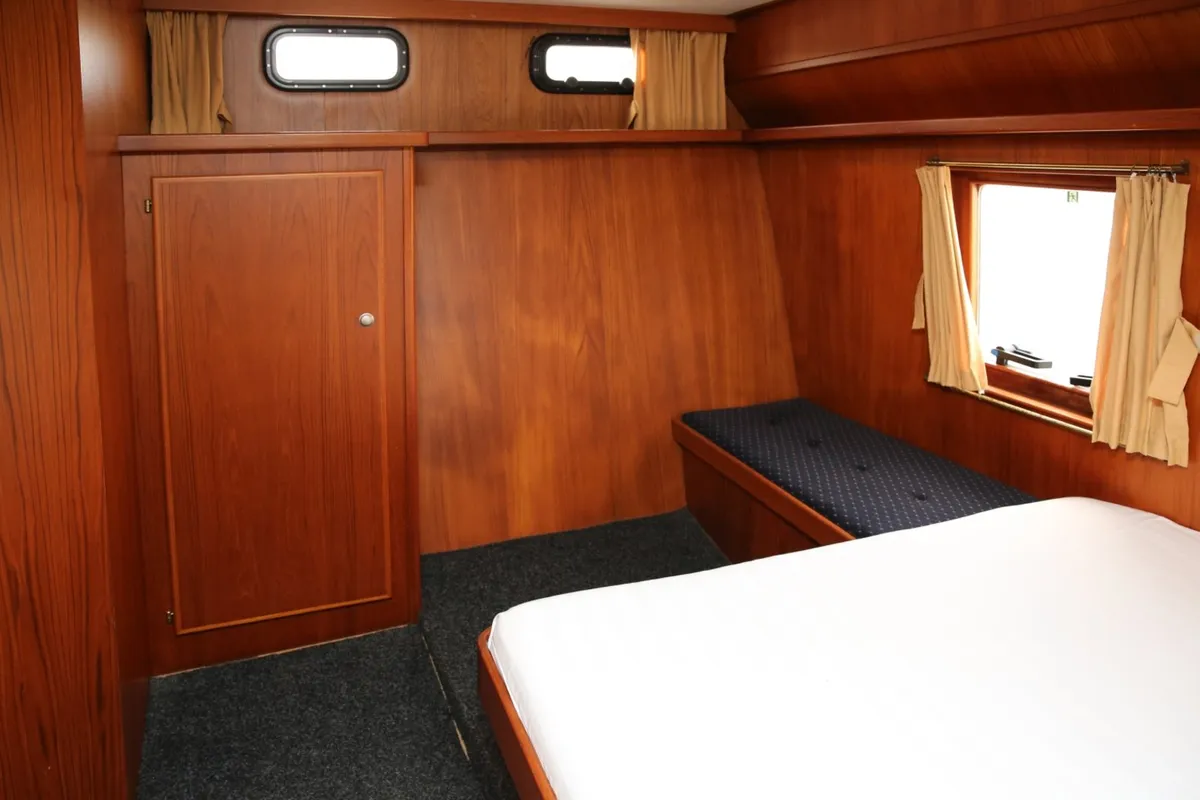 Cabin on Antaris, a Vri-Jon Contessa 37 motorboat at Heukelum, Netherlands