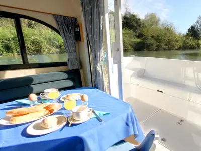 Salon of Caprice - Comfort 29, a Cygnet Caprice motorboat at Saint-Usage, France