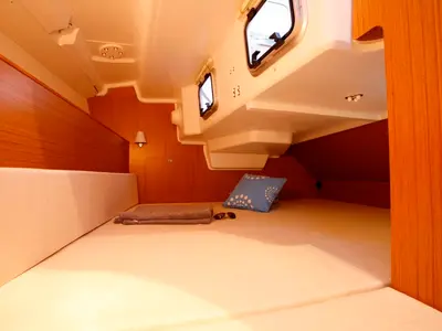 Cabin on Carry On, a Jeanneau Sun Odyssey 33i sailboat at Kontokali, Greece