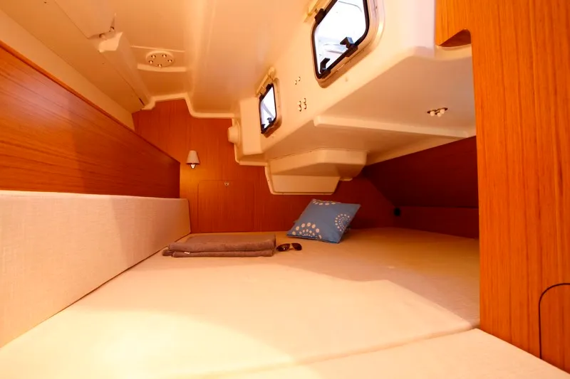 Cabin on Carry On, a Jeanneau Sun Odyssey 33i sailboat at Kontokali, Greece