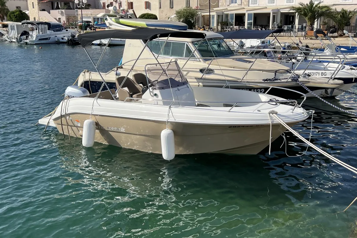 Exterior view of Atlantic Marine 530 - white, a Atlantic Marine 530 motorboat at Pirovac, Croatia
