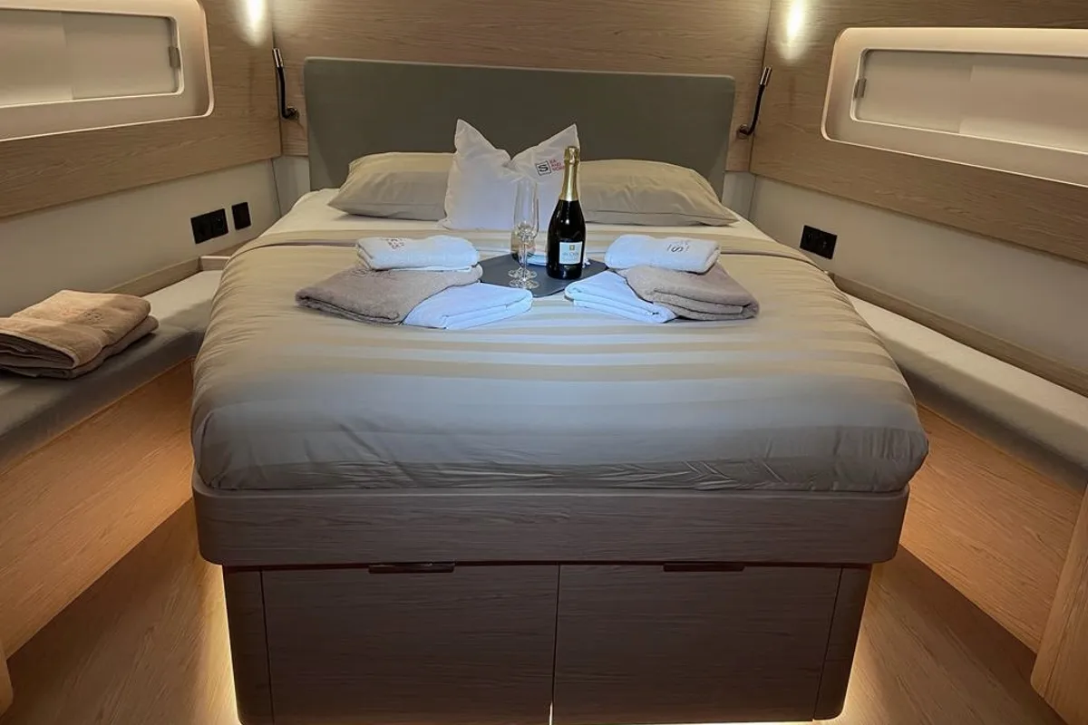 Cabin on White Bird , a Beneteau Oceanis Yacht 54 sailboat at Općina Rogoznica, Croatia