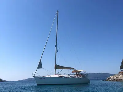 Salon of Tommy, a Dufour 36 Classic sailboat at Pula, Croatia