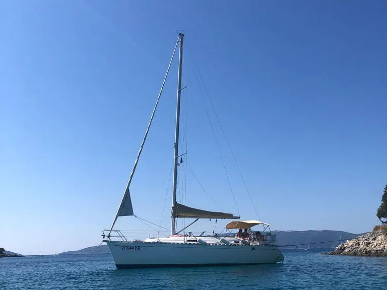Salon of Tommy, a Dufour 36 Classic sailboat at Pula, Croatia