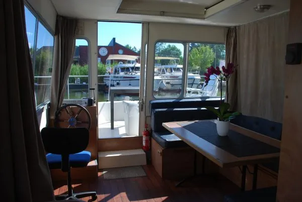 2505, a Espade 1150 Fly motorboat at Savoyeux, France