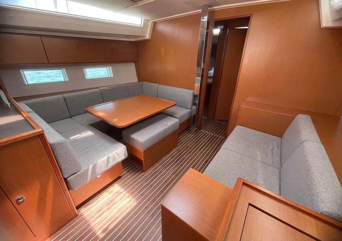 Salon of Insomnia, a Bavaria C50 Holiday sailboat at Figari/Golfo Aranci, Italy