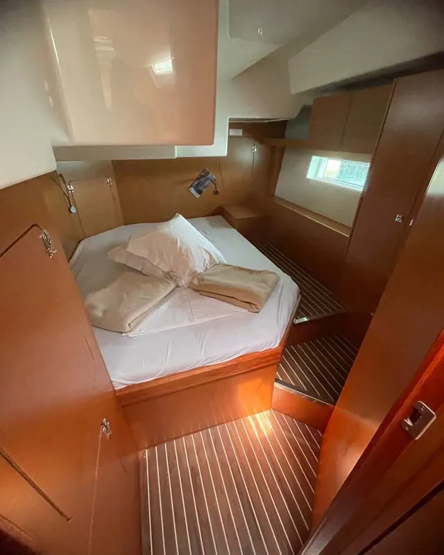Cabin on Insomnia, a Bavaria C50 Holiday sailboat at Figari/Golfo Aranci, Italy