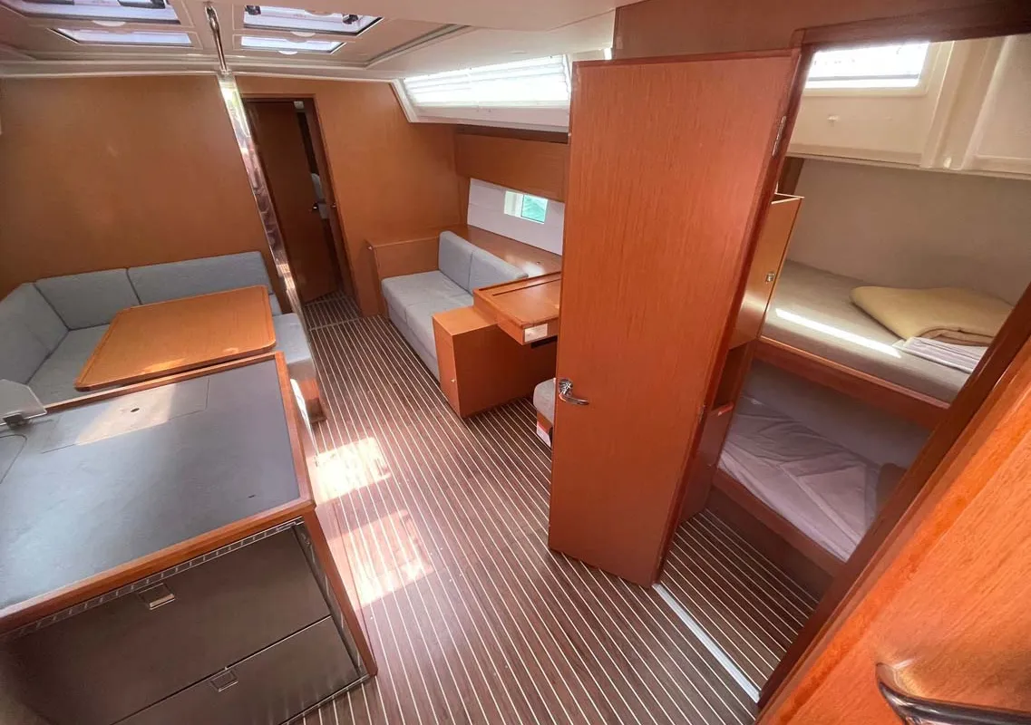 Salon of Insomnia, a Bavaria C50 Holiday sailboat at Figari/Golfo Aranci, Italy