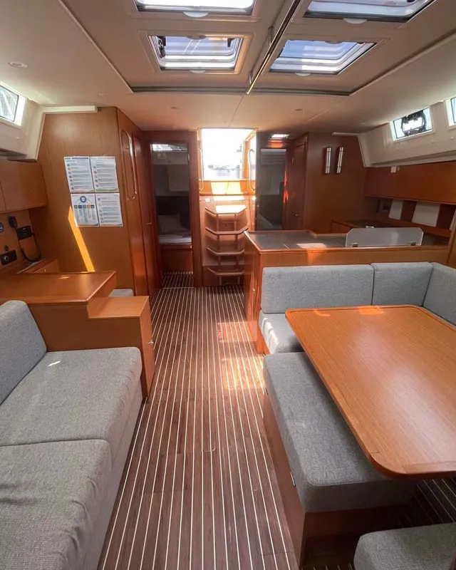 Salon of Insomnia, a Bavaria C50 Holiday sailboat at Figari/Golfo Aranci, Italy
