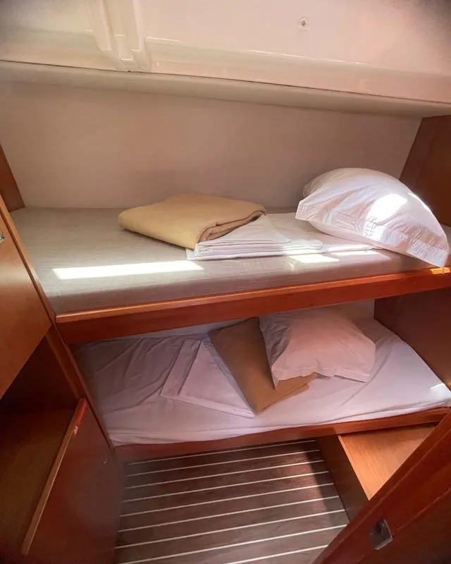 Cabin on Insomnia, a Bavaria C50 Holiday sailboat at Figari/Golfo Aranci, Italy