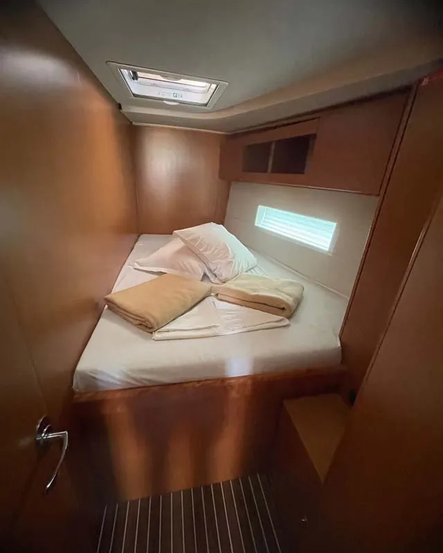 Cabin on Insomnia, a Bavaria C50 Holiday sailboat at Figari/Golfo Aranci, Italy