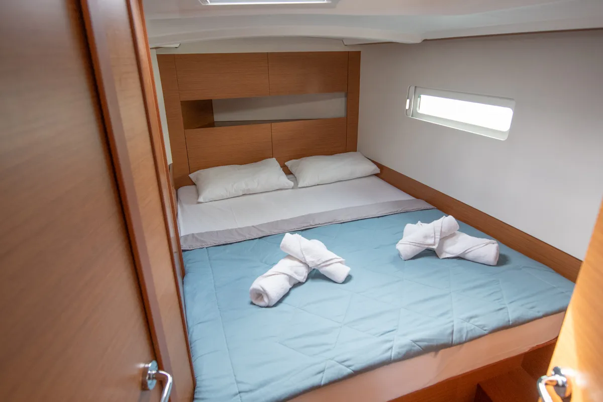 Cabin on Nastazia, a Jeanneau Sun Odyssey 410 sailboat at Neo Klima, Greece