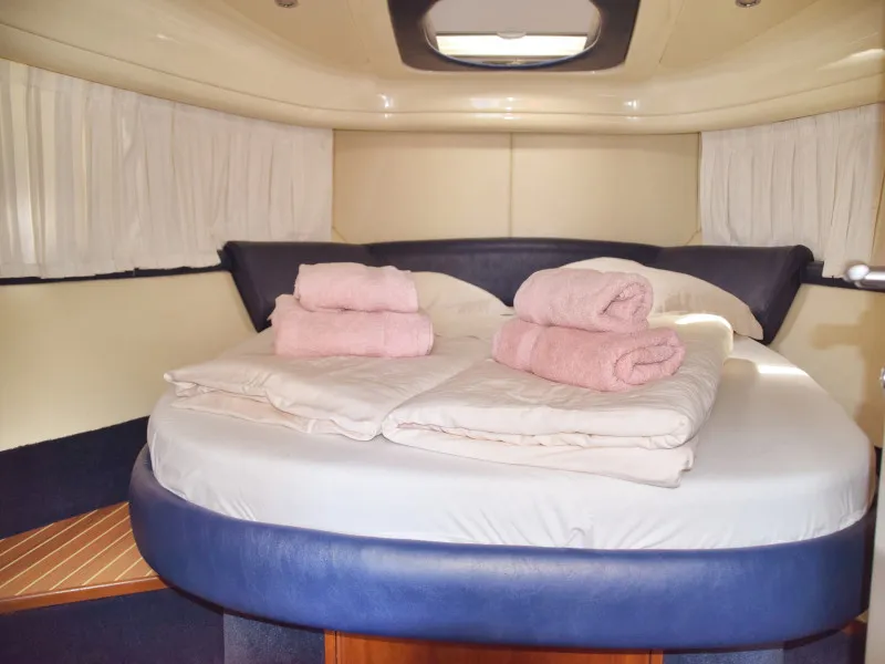 Cabin on Julia, a Fairline Boats Fairlane Phantom 40 motorboat at Primošten, Croatia