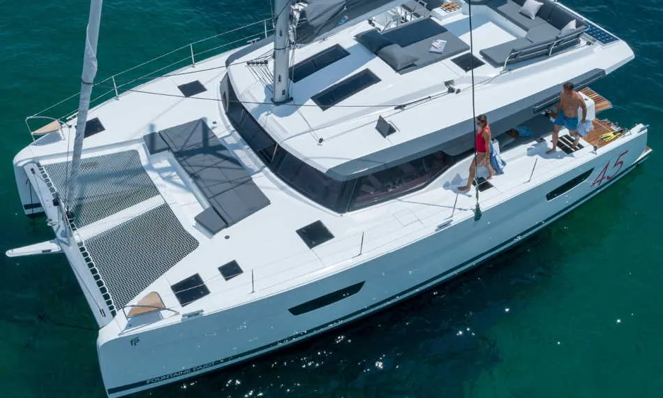 Floor plan of Mali Havana, a Fountaine Pajot Elba 45 catamaran at Stock Island, United States