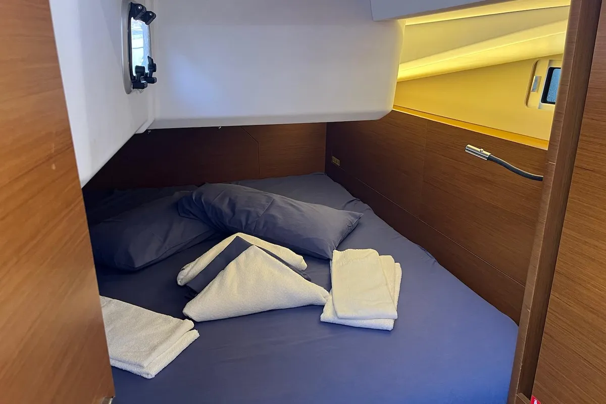 Cabin on Cicerenella, a Jeanneau Sun Odyssey 440 sailboat at Cannigione, Italy