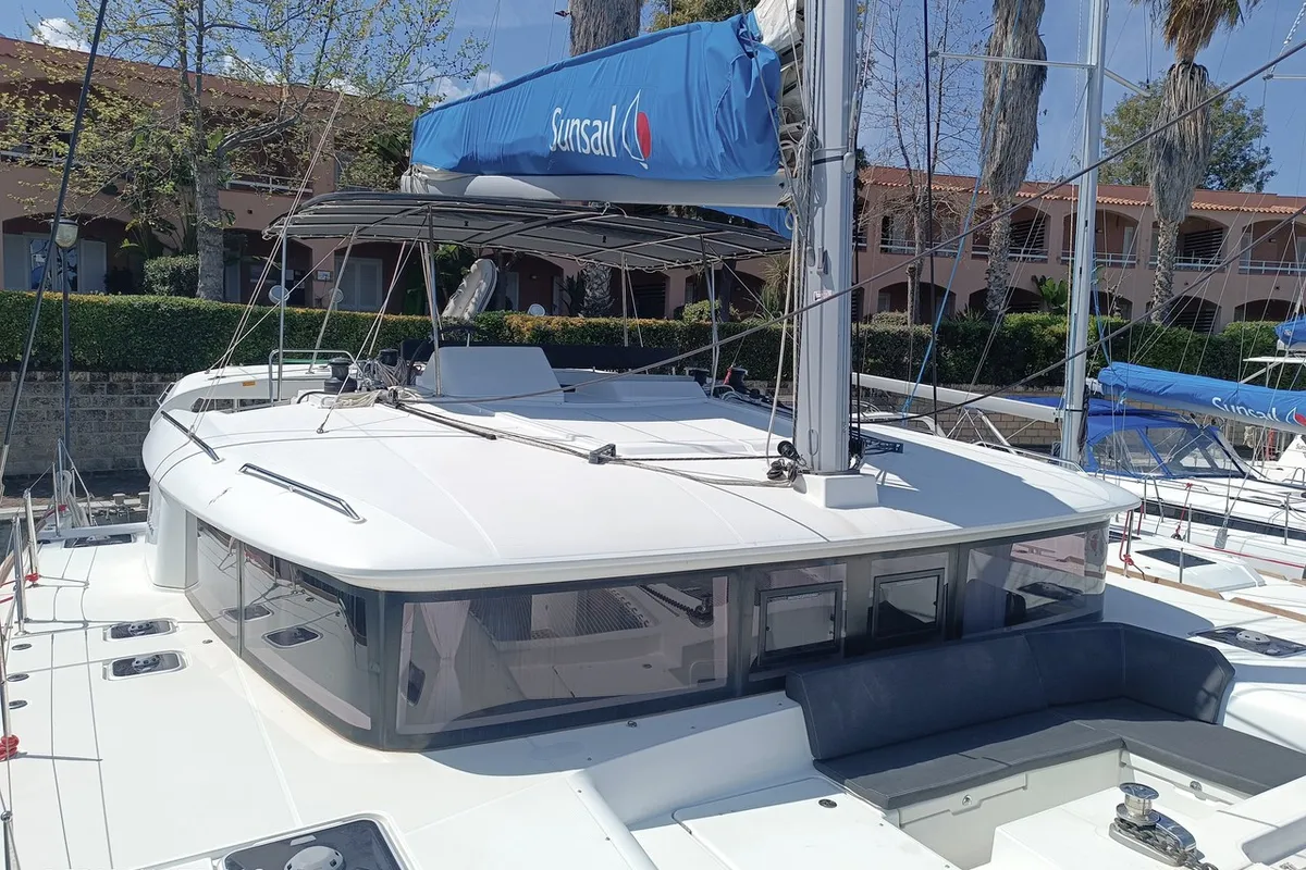 Deck of Hakuna Matata, a Lagoon 450 F catamaran at Tonnarella, Italy