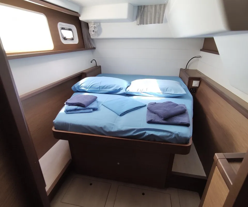 Cabin on Hakuna Matata, a Lagoon 450 F catamaran at Tonnarella, Italy