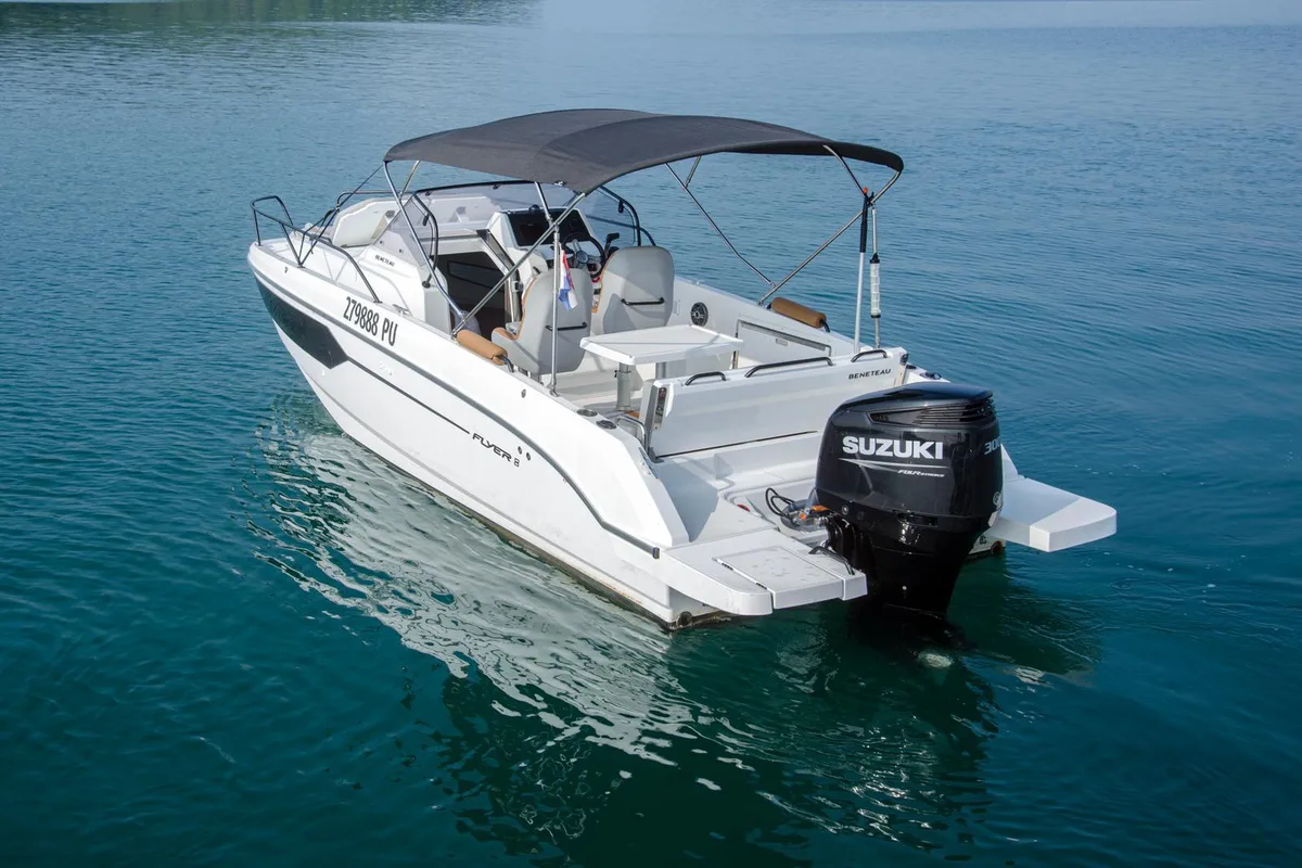 Exterior view of Beneteau Flyer 8 #2, a Beneteau Flyer 8 SUNdeck motorboat at Općina Medulin, Croatia