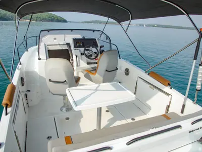 Deck of Beneteau Flyer 8 #2, a Beneteau Flyer 8 SUNdeck motorboat at Općina Medulin, Croatia