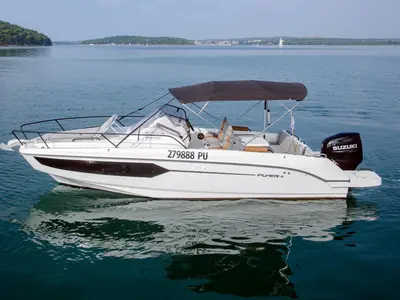 Exterior view of Beneteau Flyer 8 #2, a Beneteau Flyer 8 SUNdeck motorboat at Općina Medulin, Croatia