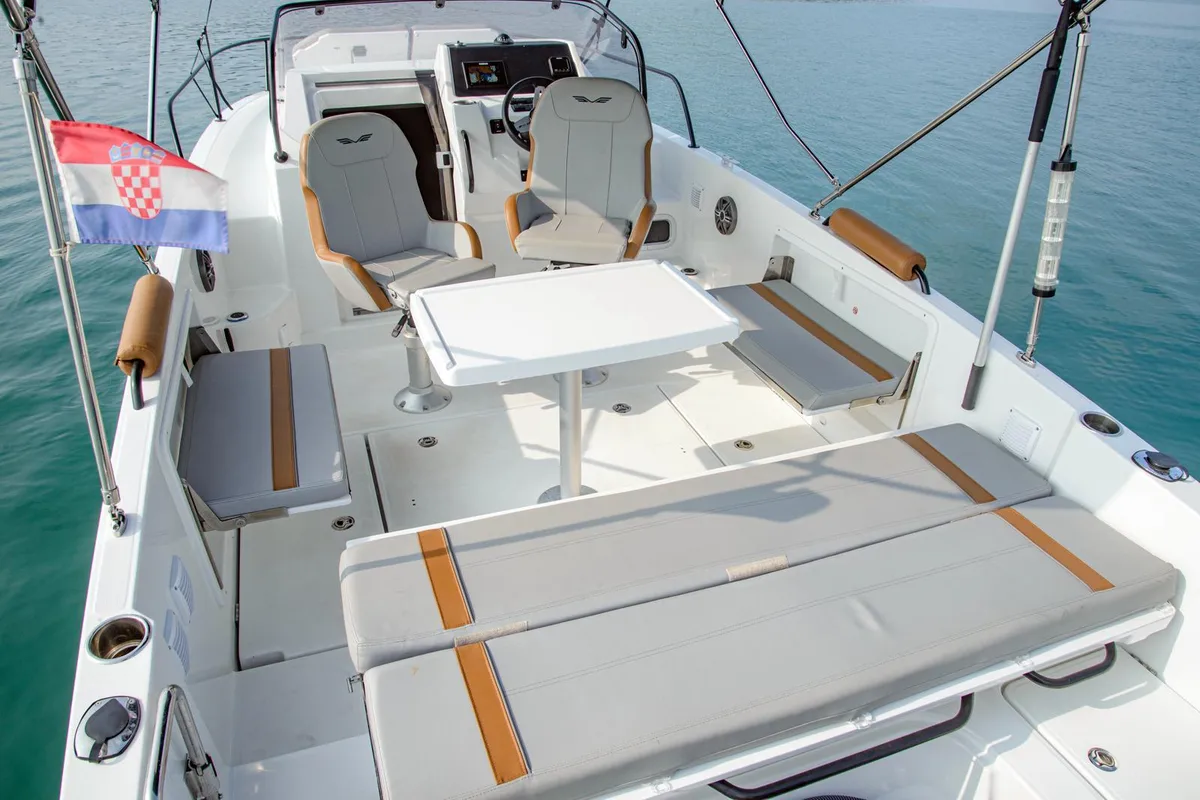 Deck of Beneteau Flyer 8 #2, a Beneteau Flyer 8 SUNdeck motorboat at Općina Medulin, Croatia