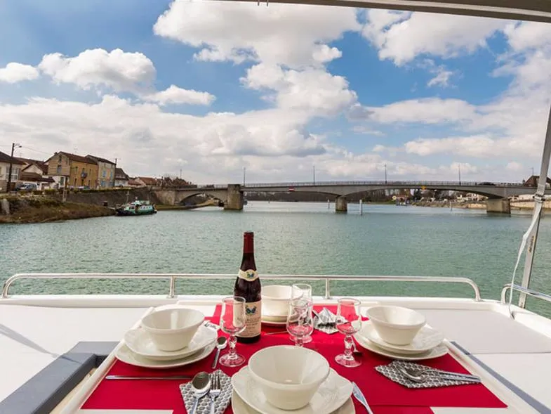 Deck of Horizon 1, a Cygnet Horizon 1 motorboat at Saint-Gilles, France