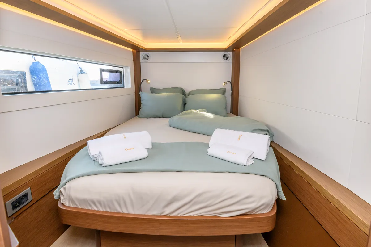 Cabin on Ouna, a Lagoon 46 catamaran at Parikia, Greece