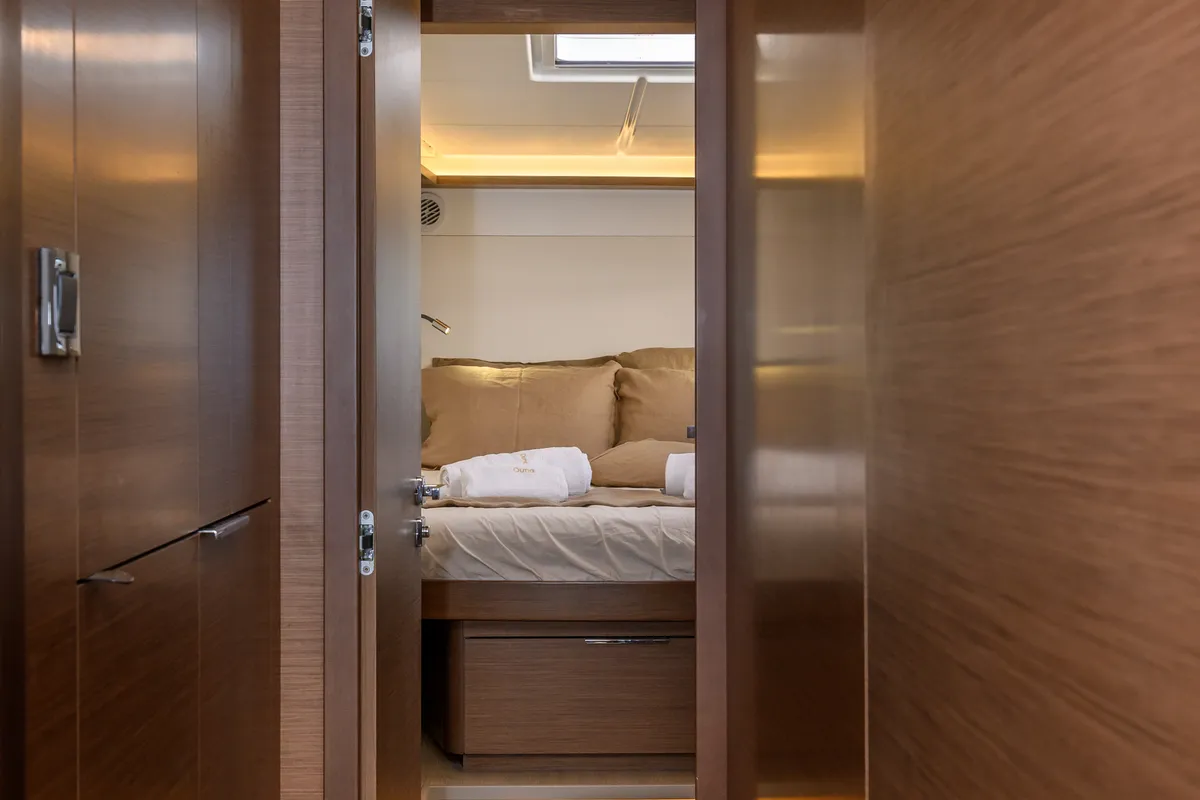 Cabin on Ouna, a Lagoon 46 catamaran at Parikia, Greece