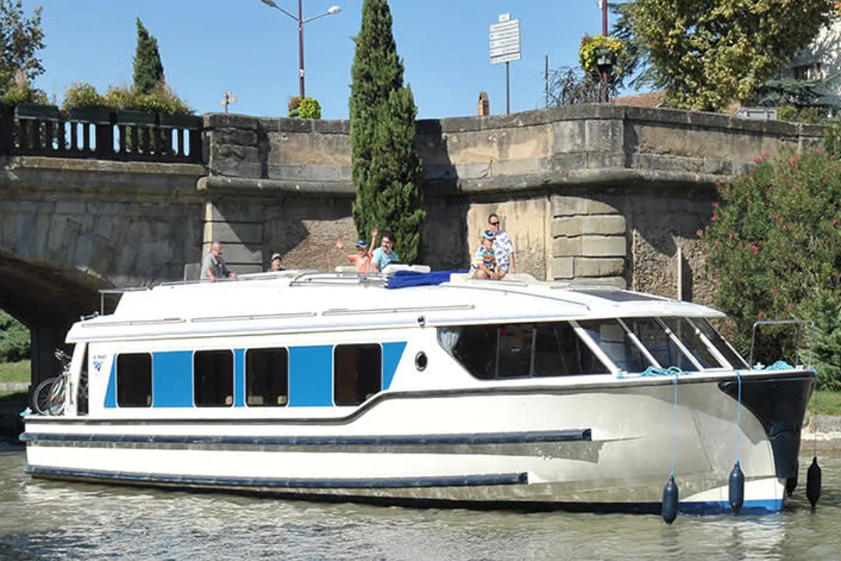 Exterior view of Cygnet Vision 4, a motorboat at Portiragnes, France