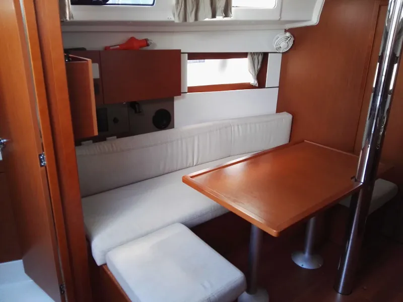 Salon of Dani, a Beneteau Oceanis 38.1 sailboat at Cannigione, Italy