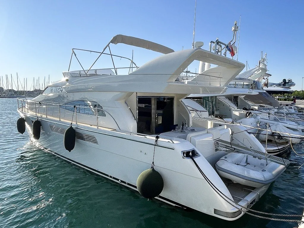 LA VIE, a Eminence X6 motor yacht at Općina Sukošan, Croatia