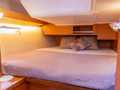 Cabin on Si Può Fare, a Dufour 430 sailboat at Palermo, Italy