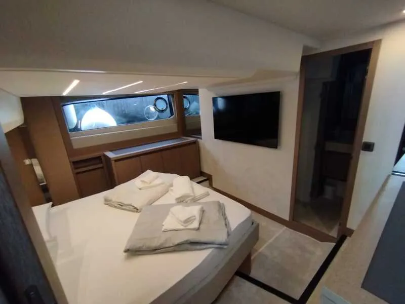 Cabin on Baby Indy, a Jeanneau Prestige 520 Flybridge motor yacht at Split, Croatia