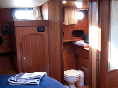 Cabin on Perla di mare, a Sciallino 40 motorboat at Cagliari, Italy