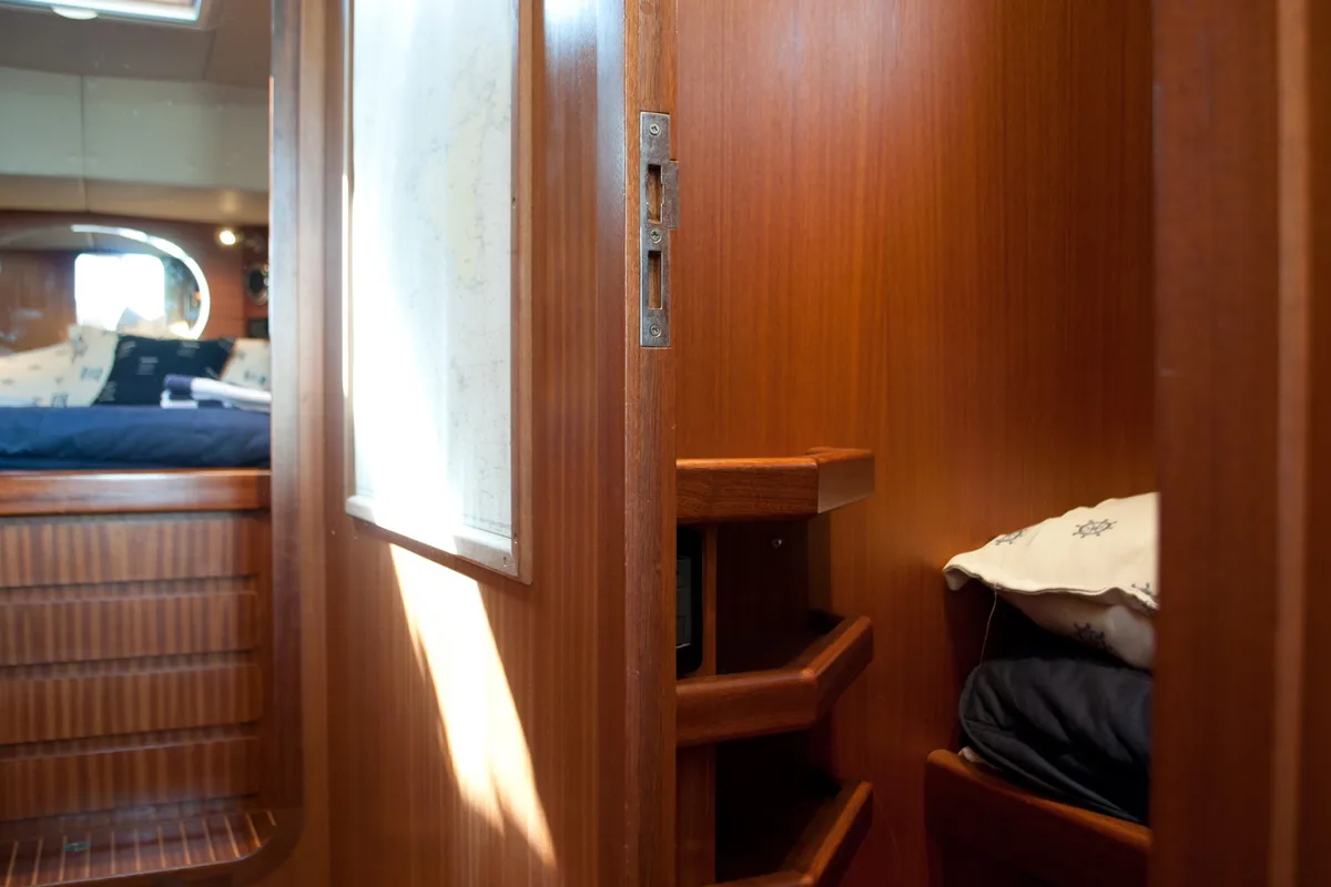 Cabin on Perla di mare, a Sciallino 40 motorboat at Cagliari, Italy
