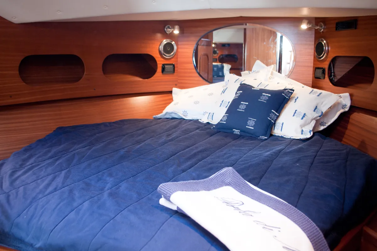 Cabin on Perla di mare, a Sciallino 40 motorboat at Cagliari, Italy