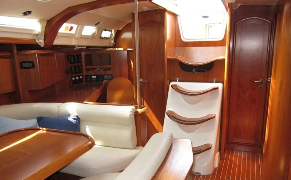 Salon of Vivanita, a Jeanneau Sun Odyssey 49 sailboat at Grimaud, France