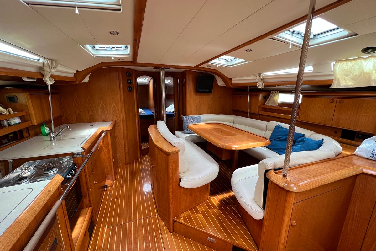 Salon of Vivanita, a Jeanneau Sun Odyssey 49 sailboat at Grimaud, France