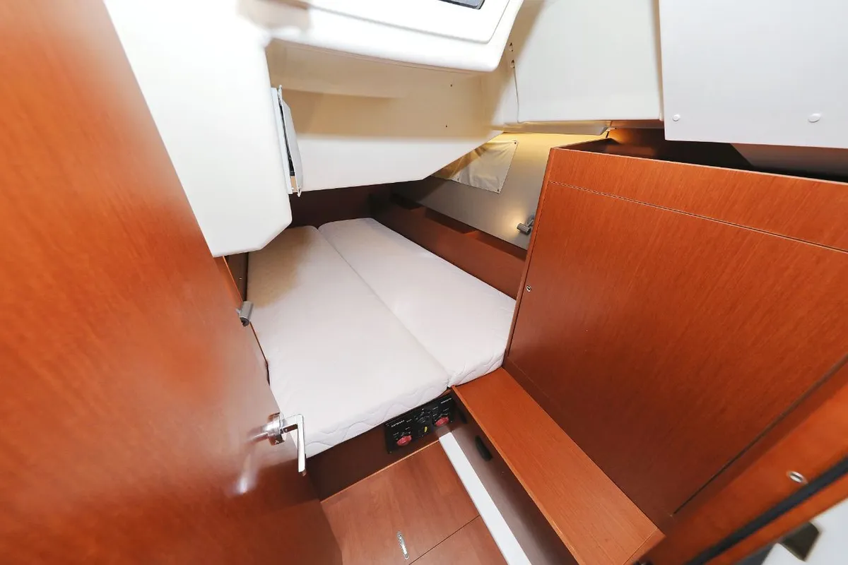Cabin on Seven, a Beneteau Oceanis 41.1 sailboat at Zadar, Croatia