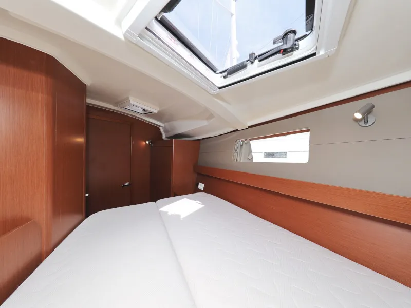 Cabin on Seven, a Beneteau Oceanis 41.1 sailboat at Zadar, Croatia