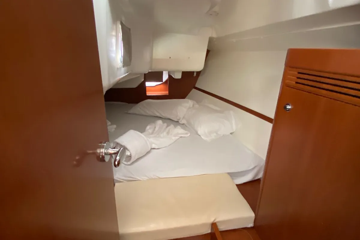 Cabin on Felix, a Beneteau Oceanis 31 sailboat at Procida, Italy