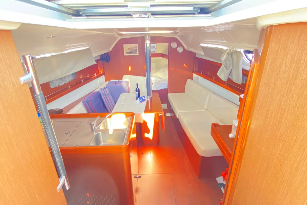 Salon of Felix, a Beneteau Oceanis 31 sailboat at Procida, Italy