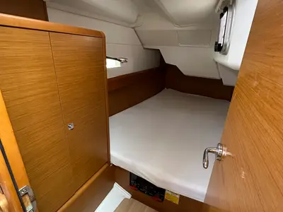Cabin on Freddie, a Jeanneau Sun Odyssey 389 sailboat at Pakoštane, Croatia