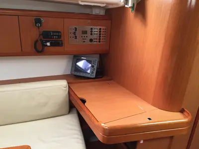 Salon of Silly Shark (GND), a Beneteau Oceanis 43 sailboat at St. George's, Grenada
