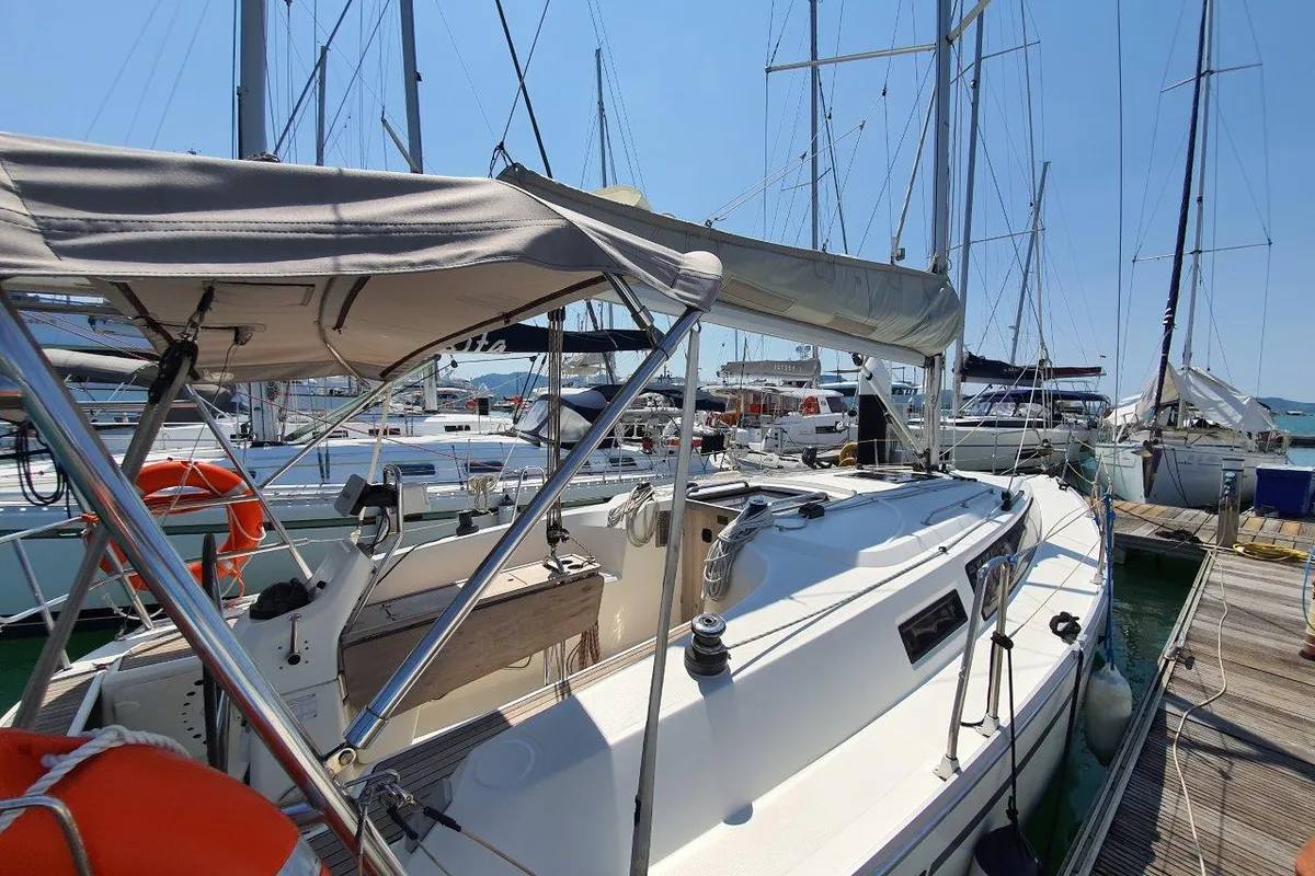 Deck of Fei Jian, a Bavaria Cruiser 33 sailboat at Mai Khao, Thailand