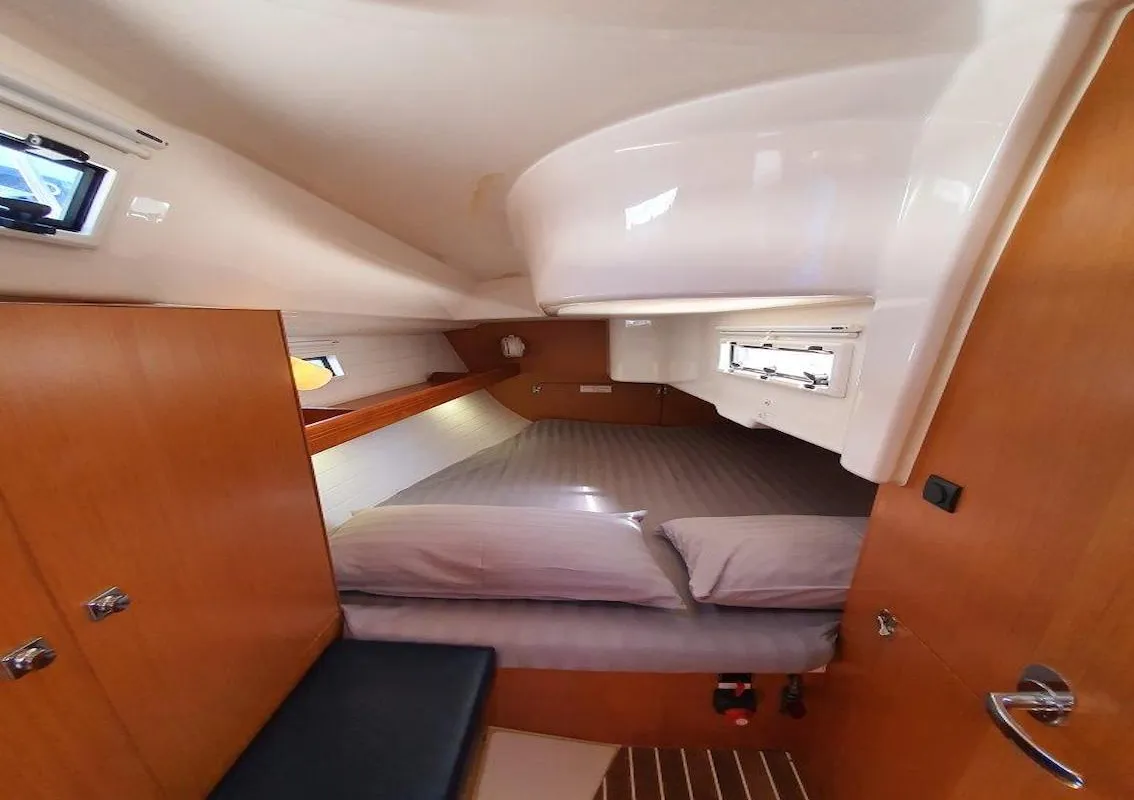 Cabin on Fei Jian, a Bavaria Cruiser 33 sailboat at Mai Khao, Thailand