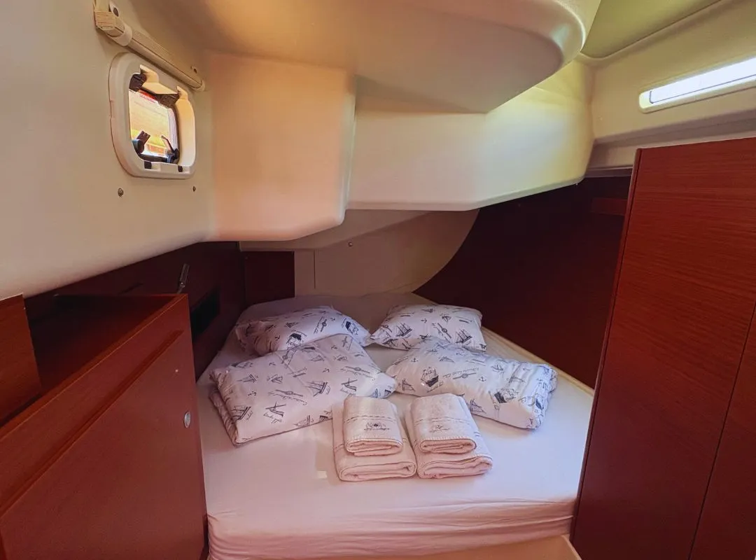 Cabin on Meryl, a Hanse 458 sailboat at Kaštela, Croatia