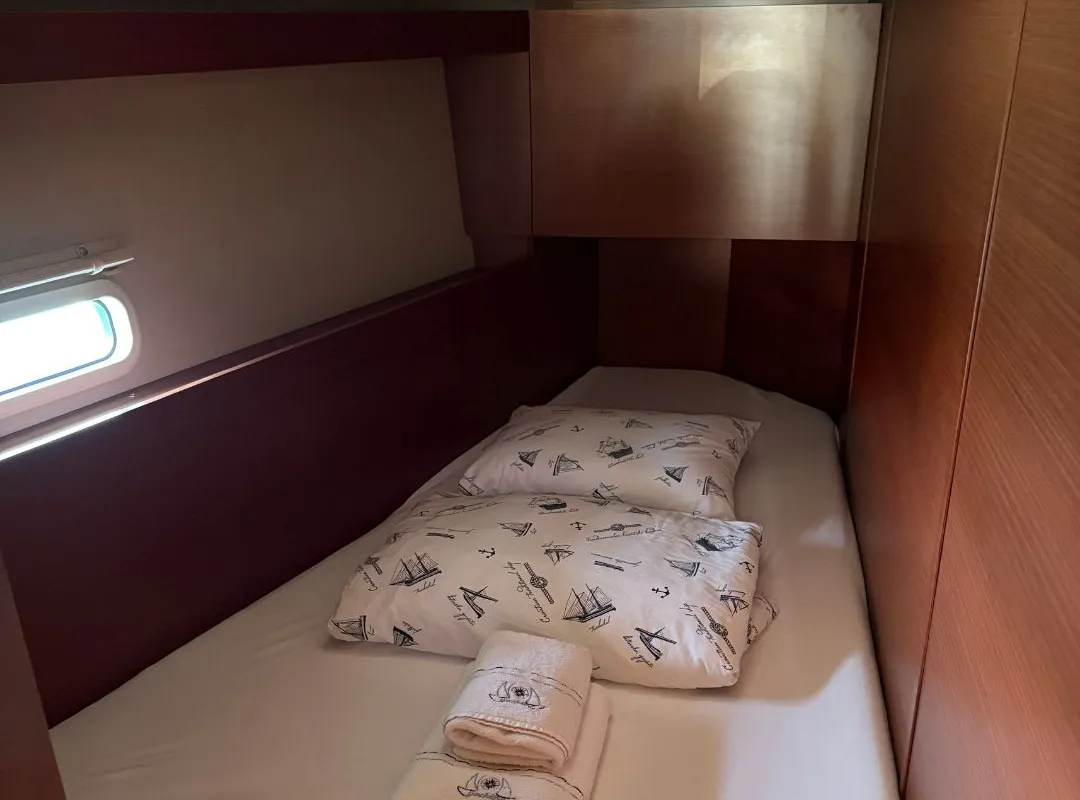 Cabin on Meryl, a Hanse 458 sailboat at Kaštela, Croatia