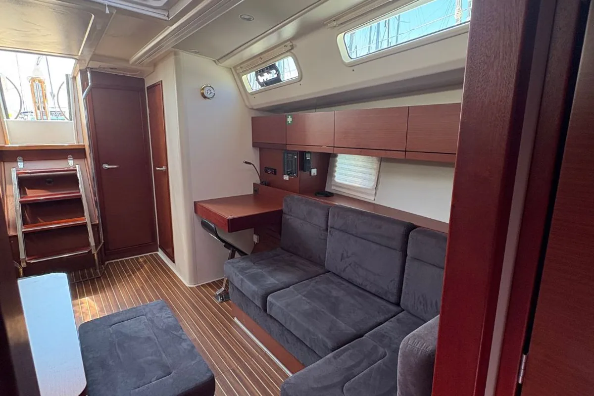 Salon of Meryl, a Hanse 458 sailboat at Kaštela, Croatia